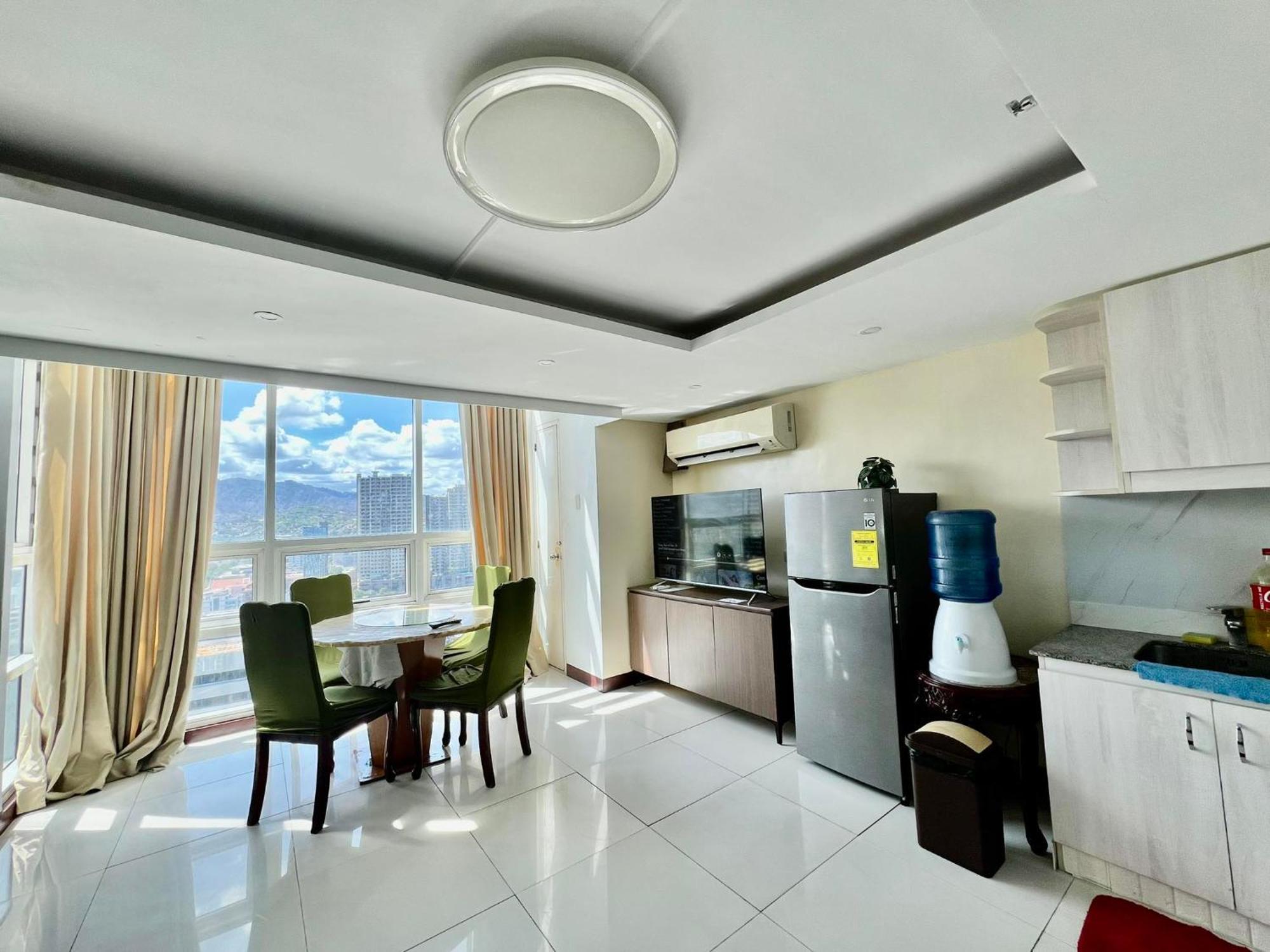 2 Bedroom Condo Unit With City And Mountain View 세부 외부 사진